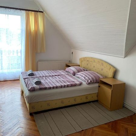 Kriszta Apartmanhaz Apartment Balatonlelle Exterior photo