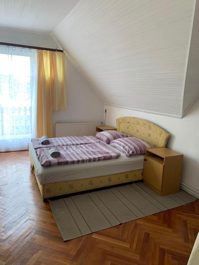 Kriszta Apartmanhaz Apartment Balatonlelle Exterior photo