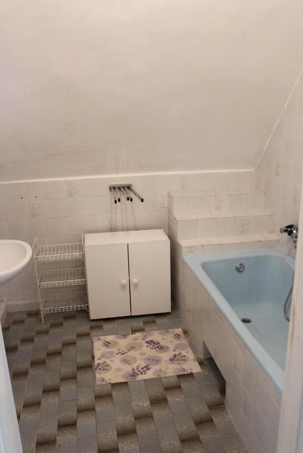 Kriszta Apartmanhaz Apartment Balatonlelle Exterior photo