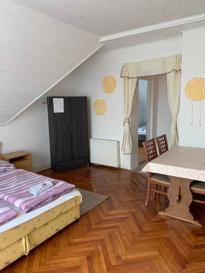 Kriszta Apartmanhaz Apartment Balatonlelle Exterior photo