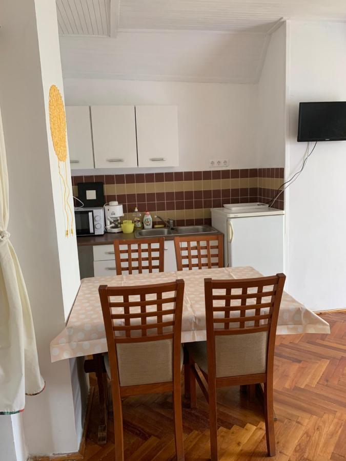 Kriszta Apartmanhaz Apartment Balatonlelle Exterior photo