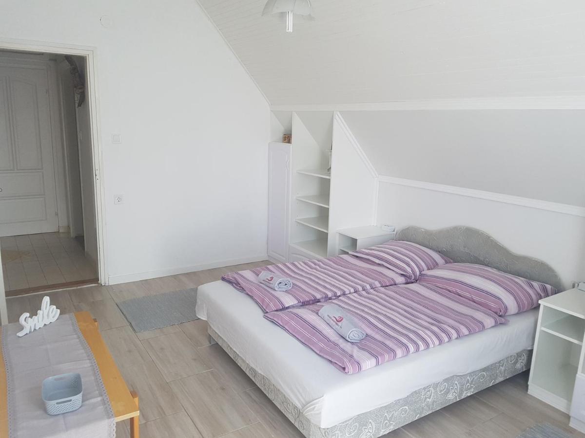 Kriszta Apartmanhaz Apartment Balatonlelle Exterior photo