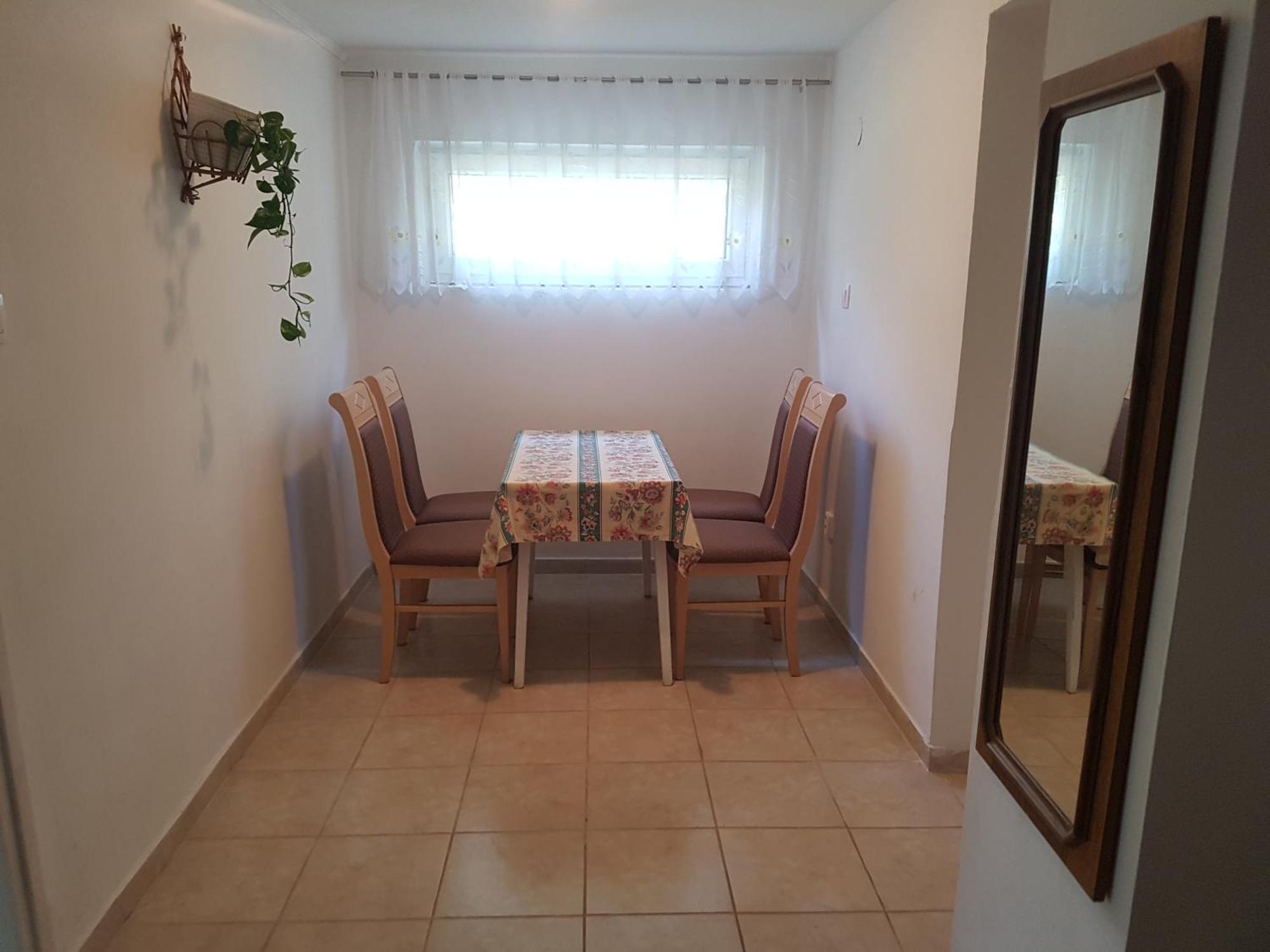 Kriszta Apartmanhaz Apartment Balatonlelle Exterior photo