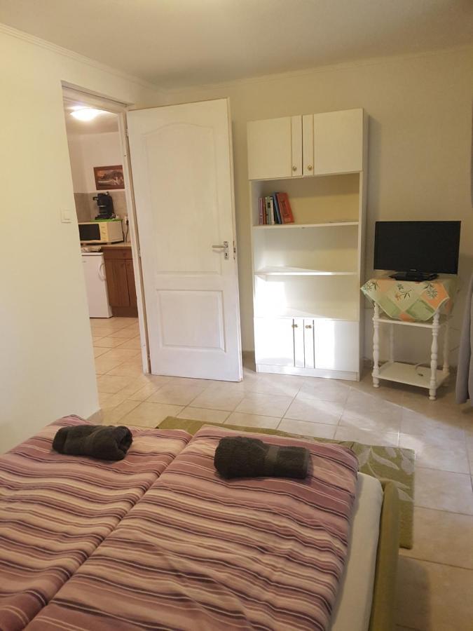 Kriszta Apartmanhaz Apartment Balatonlelle Exterior photo