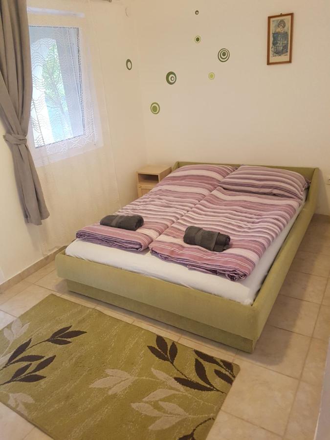 Kriszta Apartmanhaz Apartment Balatonlelle Exterior photo
