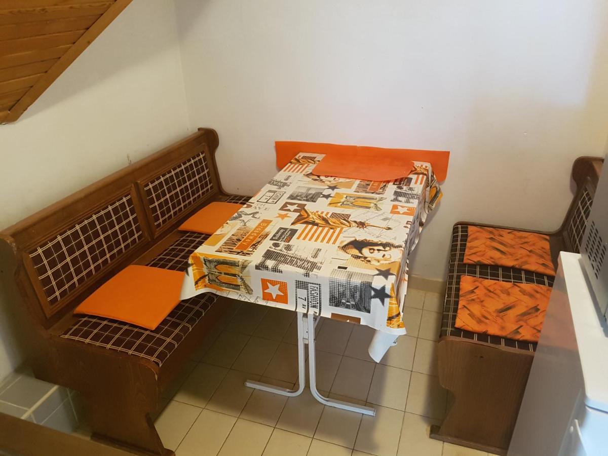Kriszta Apartmanhaz Apartment Balatonlelle Exterior photo
