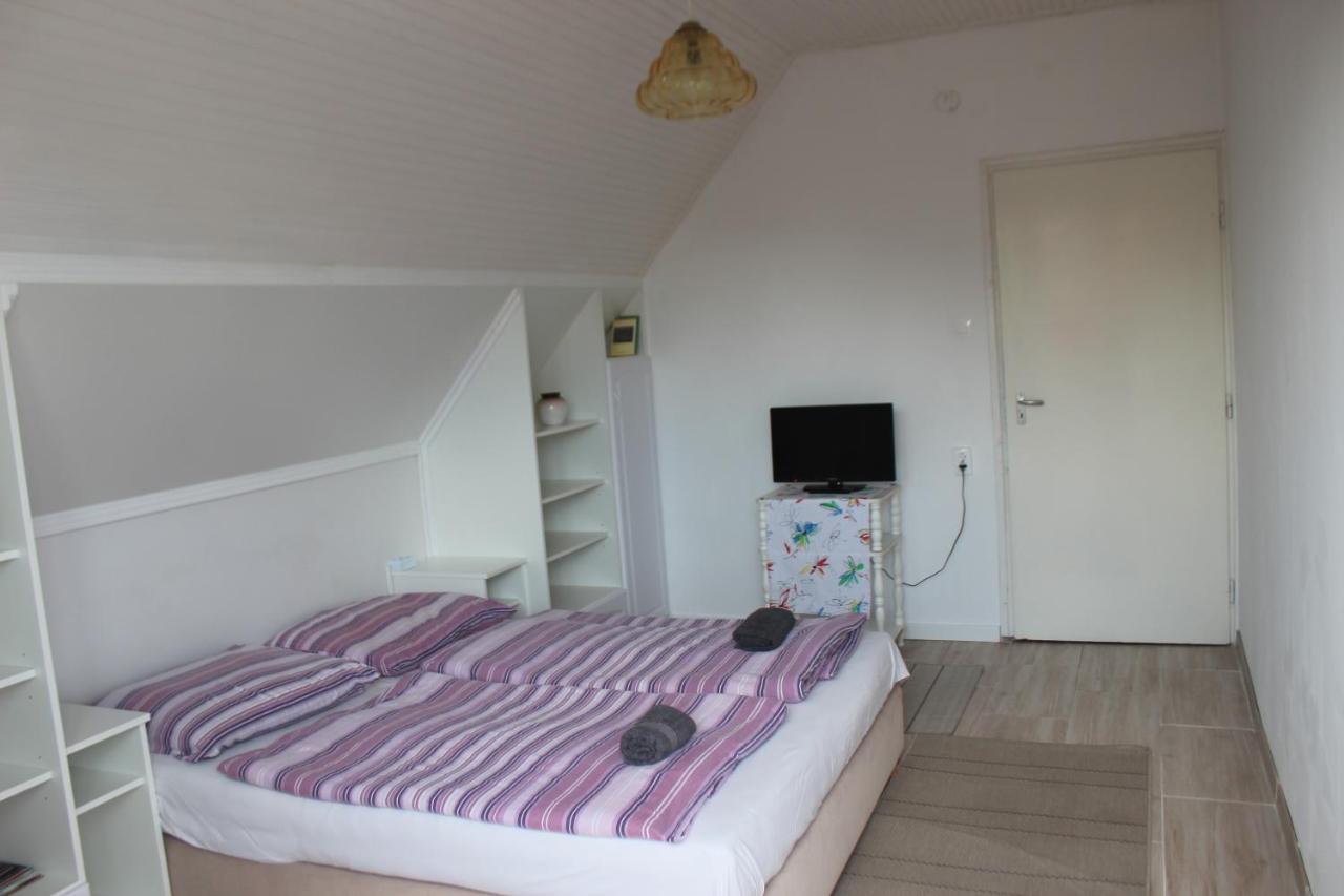 Kriszta Apartmanhaz Apartment Balatonlelle Exterior photo
