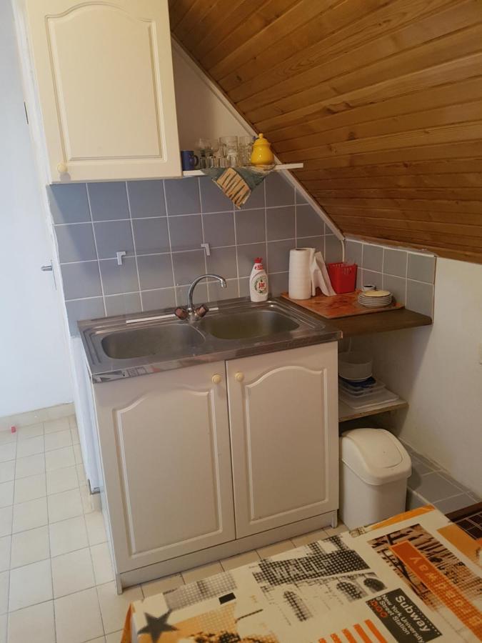 Kriszta Apartmanhaz Apartment Balatonlelle Exterior photo