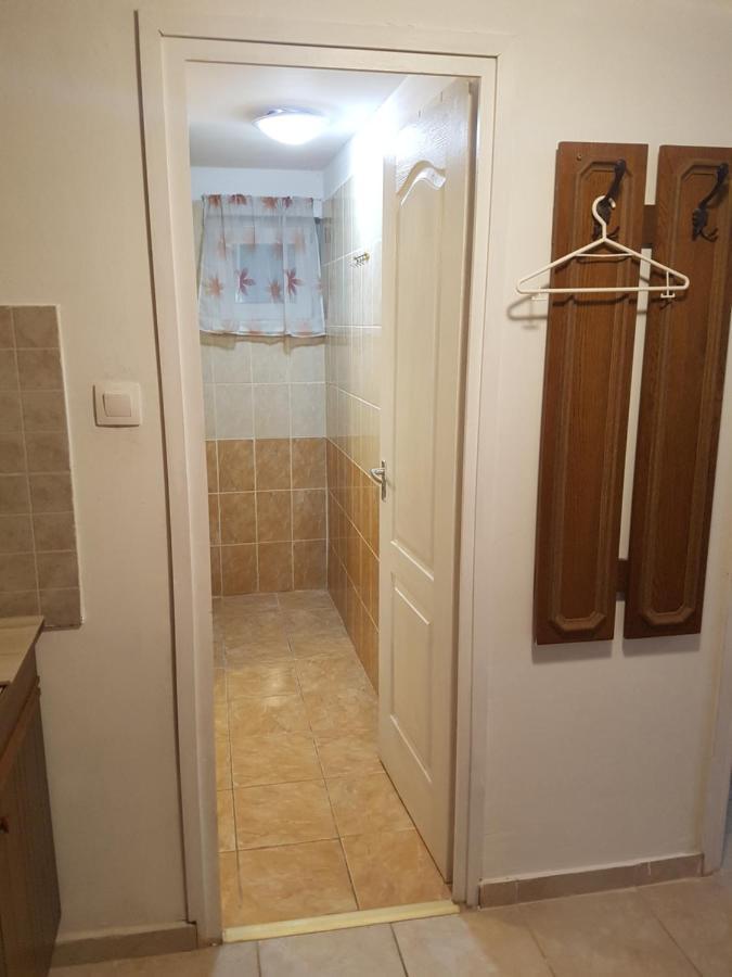 Kriszta Apartmanhaz Apartment Balatonlelle Exterior photo