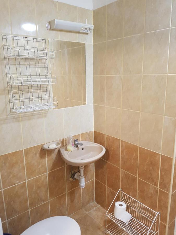 Kriszta Apartmanhaz Apartment Balatonlelle Exterior photo