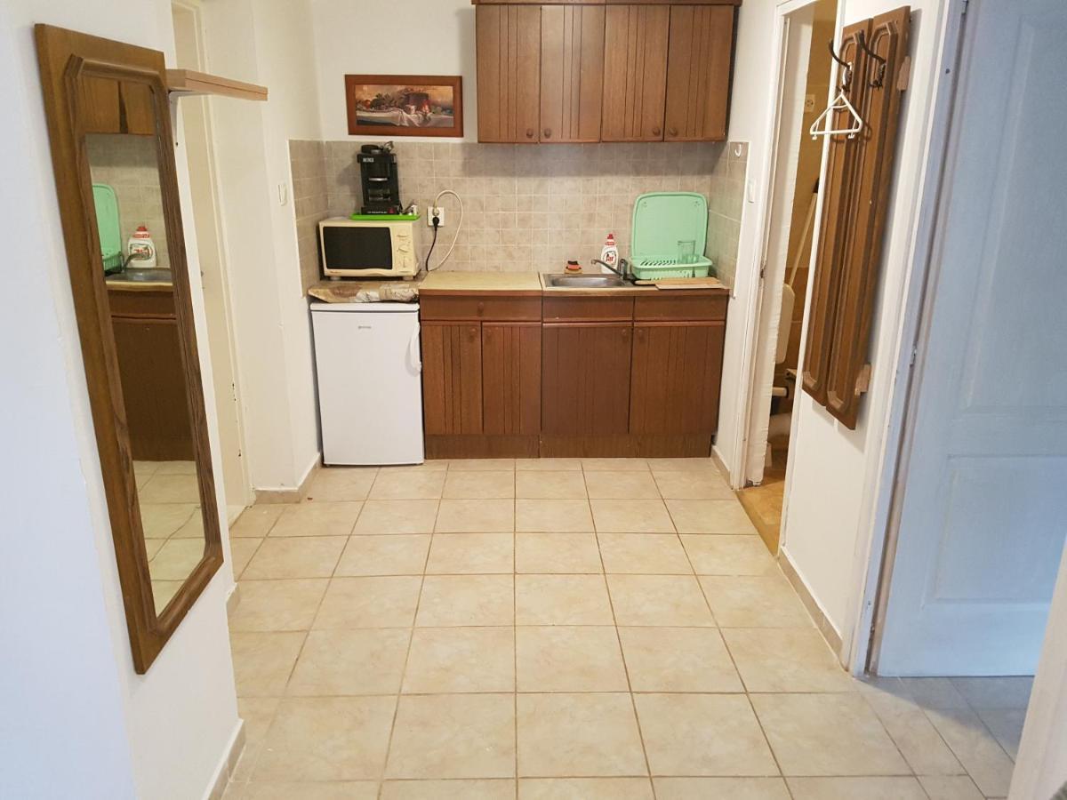 Kriszta Apartmanhaz Apartment Balatonlelle Exterior photo